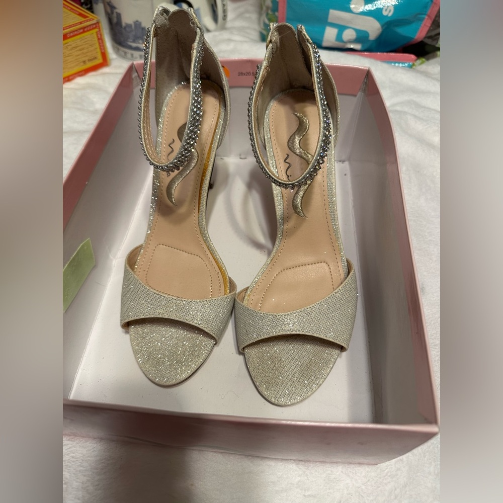 Nina Varetta Heels Womens 6.5 Silver Bliss Wedding Bridal Cocktail Ankle Strap